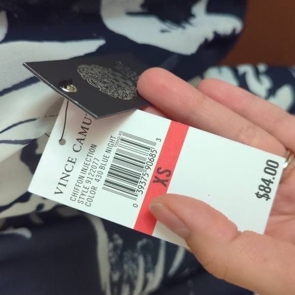 New with Tags Vince Camuto Blue Night Chiffon Injection Blouse Size XS - Picture 4 of 7